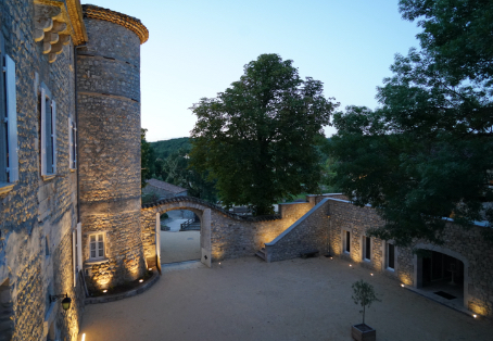 Cour d'honneur Château de Chaussy